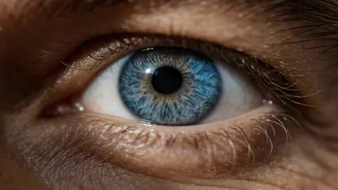Le regard qui ne cligne pas